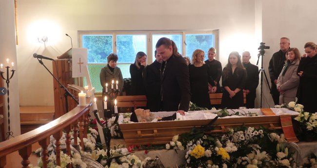 ../previews/017-Beerdigung Rabbi Benjamin 18.png.medium.jpeg