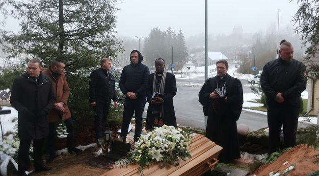 ../previews/024-Beerdigung Rabbi Benjamin 25.png.medium.jpeg